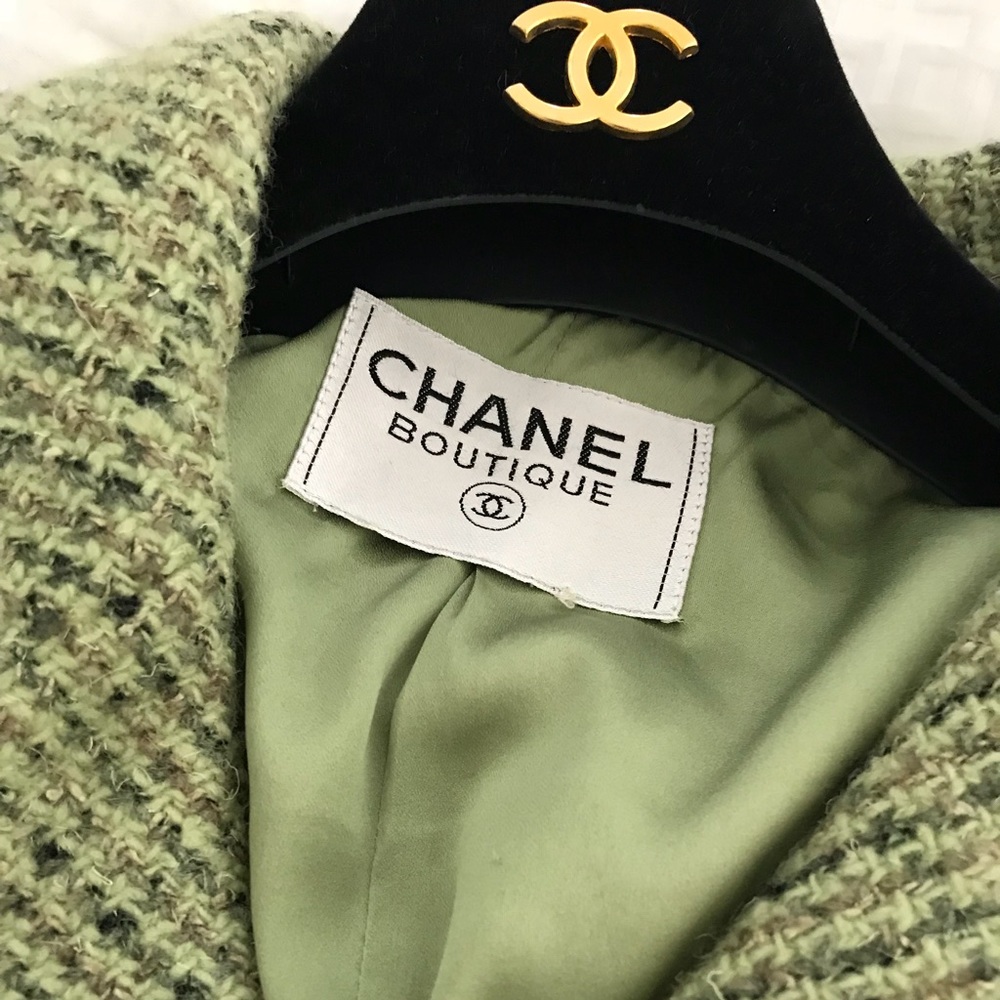 Chanel skirt suit - Picture 4 of 7